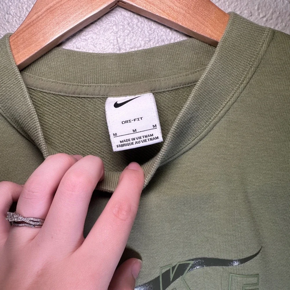 Nike women crewneck
